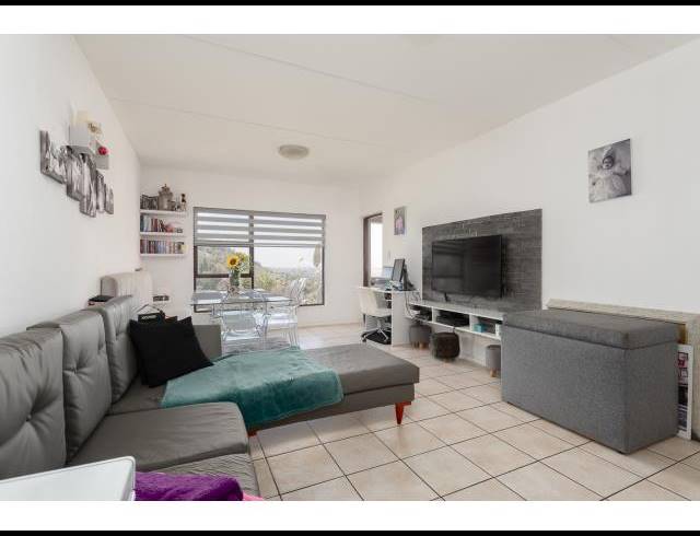 2 BEDROOM TOWNHOUSE FOR SALE IN BASSONIA